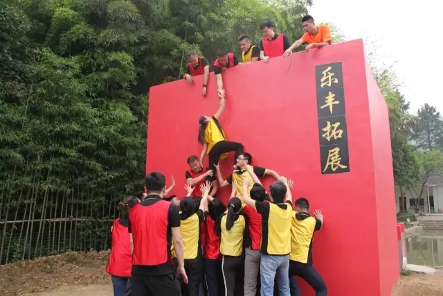 “向梦想出发” 必发销售团建活动完善绽放